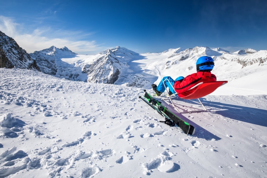 Où puis-je consulter une carte des stations de ski en France ?