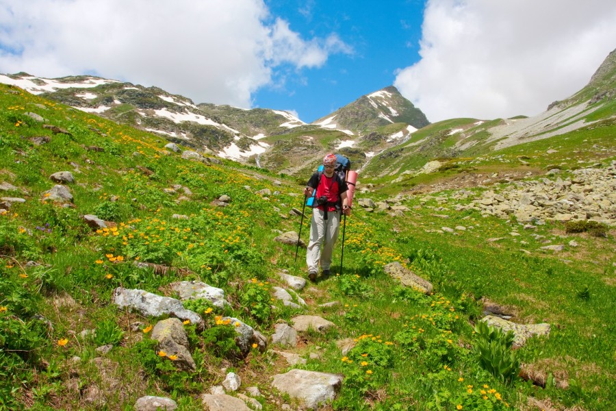 Quels sont les équipements nécessaires pour la randonnée autour du Mont Thabor ?