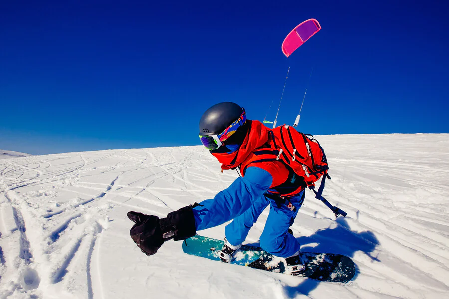 Qu'est-ce que le snow kite et comment pratiquer ce sport de glisse ?